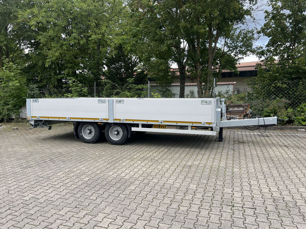 Möslein Tandem Pritsche- Tieflader mit Rungentaschen - Remolque plataforma/ Caja abierta: foto 3 Möslein Tandem Pritsche- Tieflader mit Rungentaschen - Remolque plataforma/ Caja abierta: foto 3