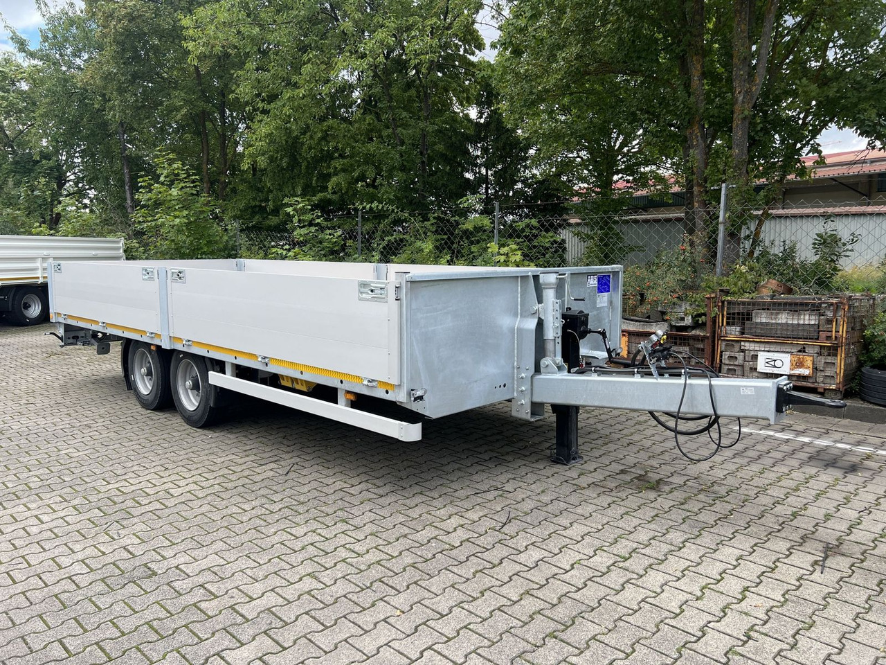 Möslein Tandem Pritsche- Tieflader mit Rungentaschen - Remolque plataforma/ Caja abierta: foto 2 Möslein Tandem Pritsche- Tieflader mit Rungentaschen - Remolque plataforma/ Caja abierta: foto 2