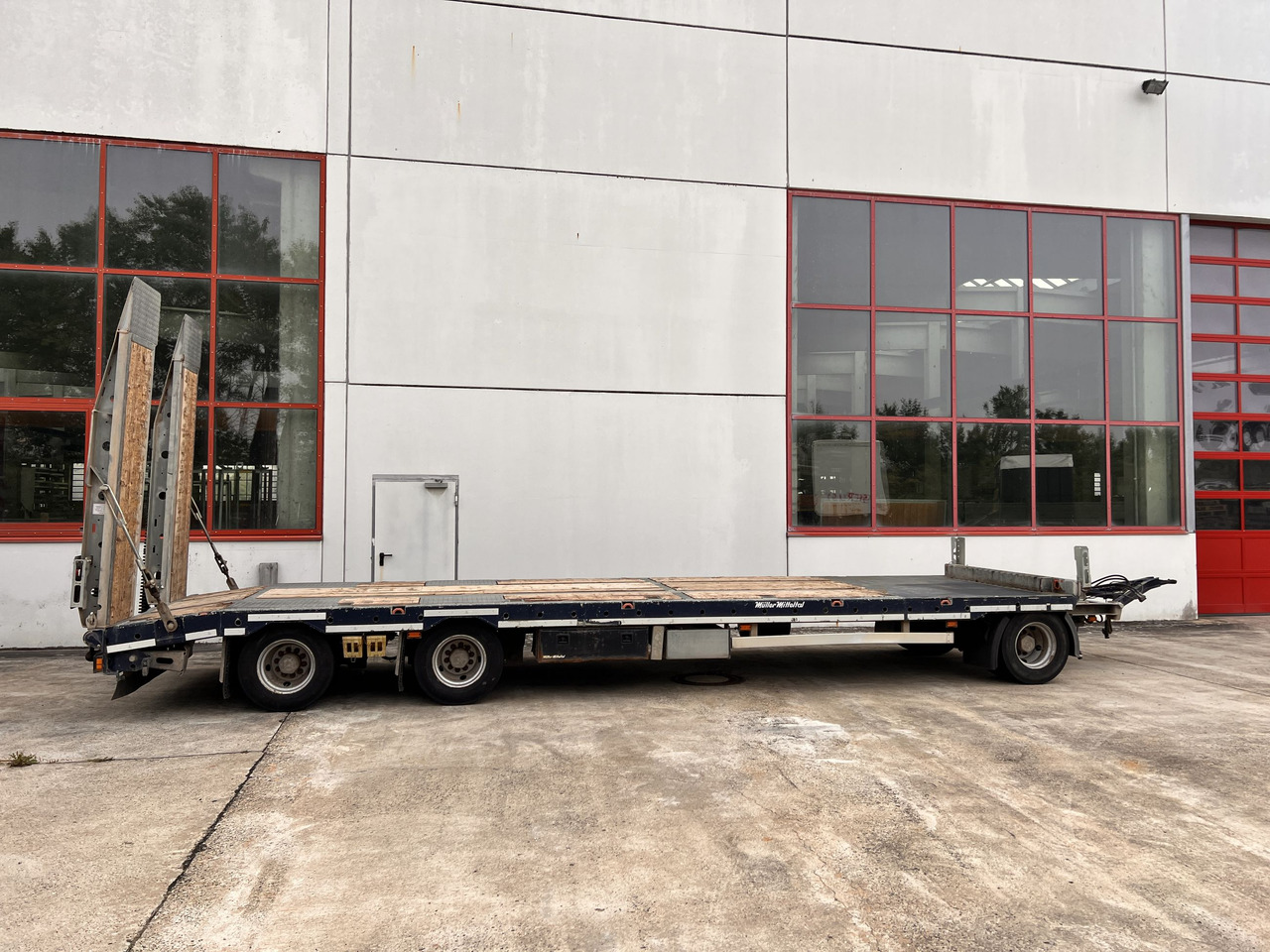 Müller Mitteltal D3 3 Achs Tieflader 9 m, Verzinkt, Wenig Benutzt - Remolque góndola rebajadas: foto 4 Müller Mitteltal D3 3 Achs Tieflader 9 m, Verzinkt, Wenig Benutzt - Remolque góndola rebajadas: foto 4