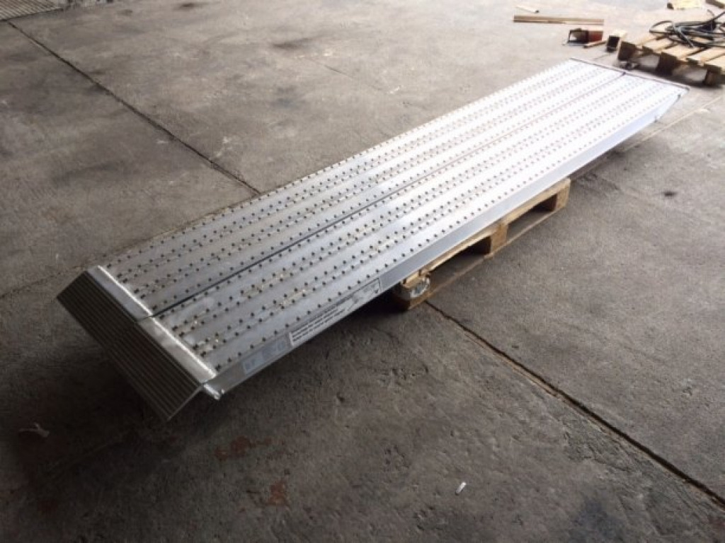 NEU Auffahrrampen, Alurampen,Verladerampen, 8 to Länge 3,25m - Rampa de carga: foto 2 NEU Auffahrrampen, Alurampen,Verladerampen, 8 to Länge 3,25m - Rampa de carga: foto 2