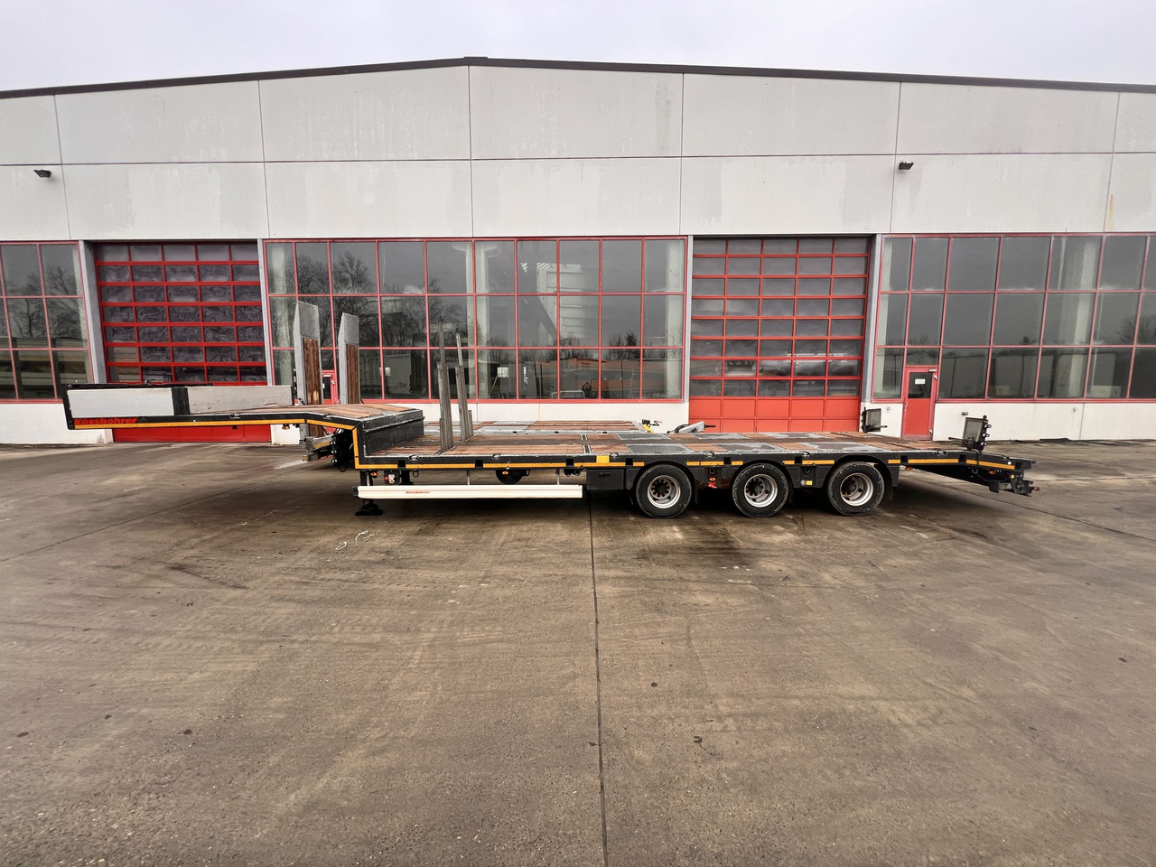 T3 3 Achs Satteltieflader - Semirremolque góndola rebajadas: foto 1 T3 3 Achs Satteltieflader - Semirremolque góndola rebajadas: foto 1