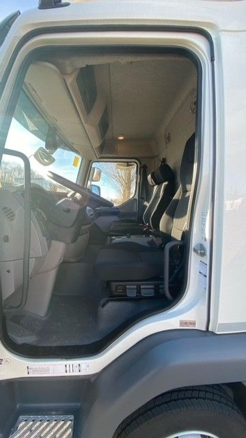 DAF LF 210 8t Pritsche-Plane LBW Tageszulassung DAF FA LF 210 08t Spier Pritsche-Plane - Camión lona: foto 5 DAF LF 210 8t Pritsche-Plane LBW Tageszulassung DAF FA LF 210 08t Spier Pritsche-Plane - Camión lona: foto 5