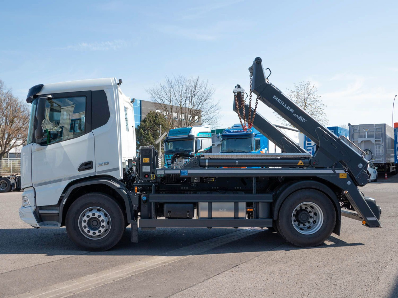 DAF XD 410 FA Meiller Absetzkipper DAF XD 410 FA Meiller Absetzkipper - Camión portacontenedor de cadenas: foto 4 DAF XD 410 FA Meiller Absetzkipper DAF XD 410 FA Meiller Absetzkipper - Camión portacontenedor de cadenas: foto 4