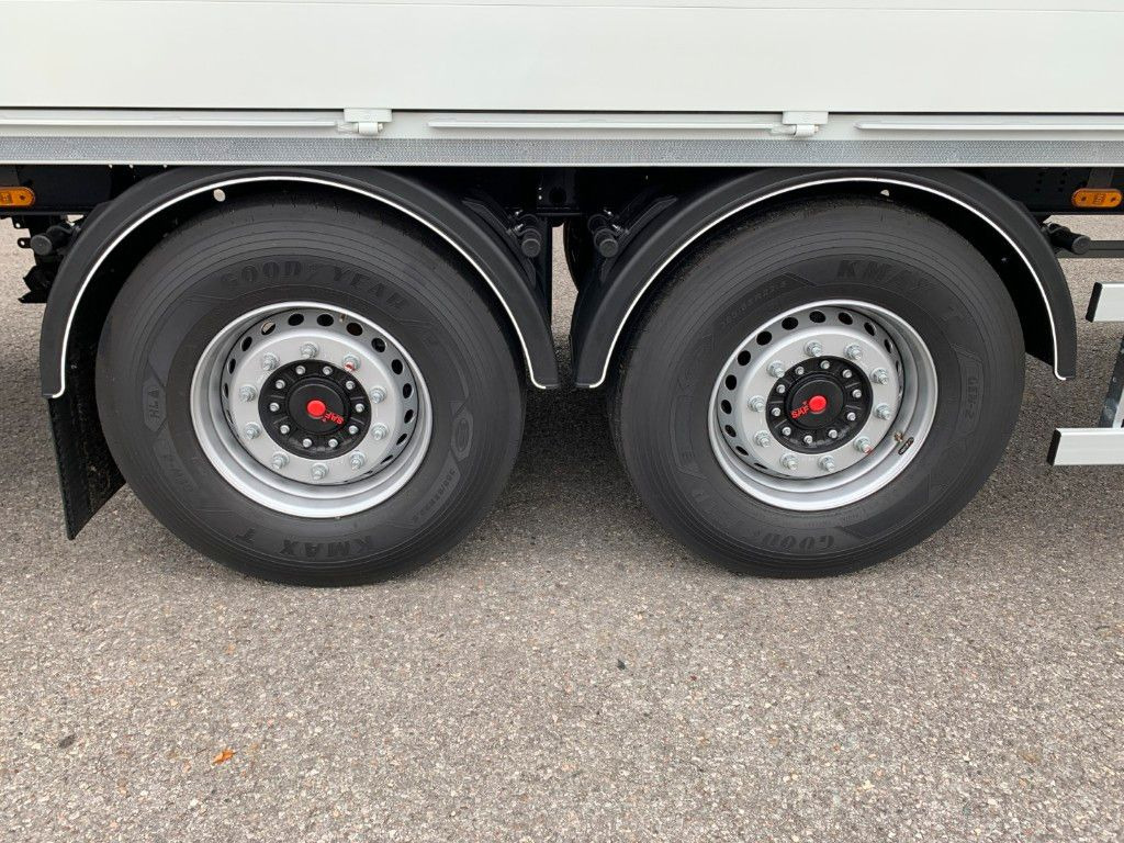 Zentralachsanhänger Swing-Board I tiefgekuppelt - Remolque transporte de bebidas: foto 3 Zentralachsanhänger Swing-Board I tiefgekuppelt - Remolque transporte de bebidas: foto 3