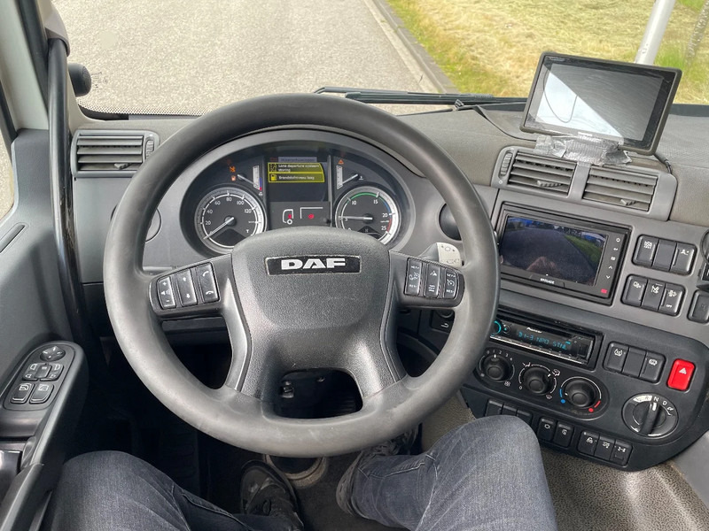 Foto del interior 2: Camión frigorífico DAF CF 330 6X2 2017 schmitz + thermo-king T1200 Foto del interior 2: Camión frigorífico DAF CF 330 6X2 2017 schmitz + thermo-king T1200