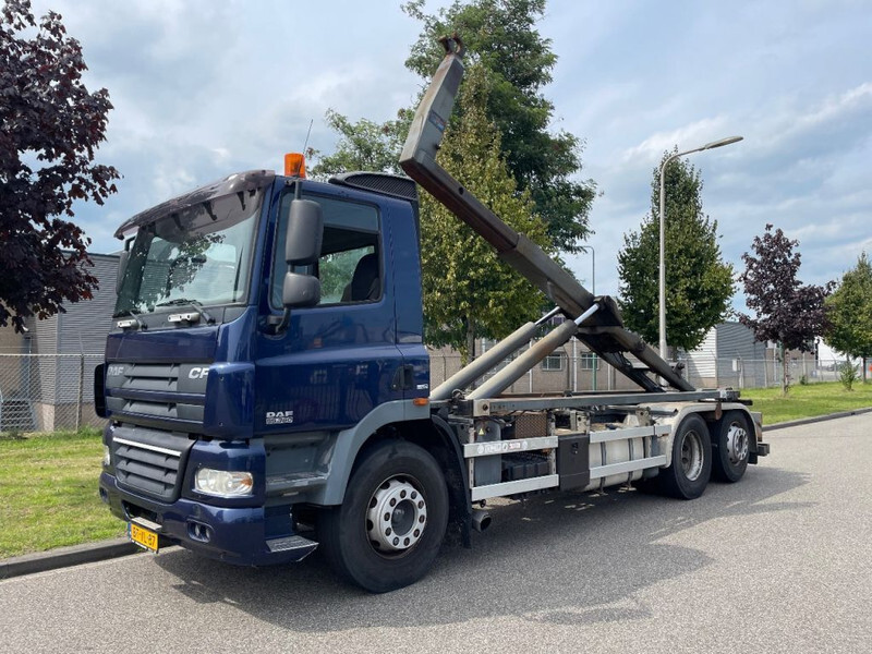 DAF CF 85 360 6x2 vdl 21 T haak - Camión con equipo de cable: foto 1 DAF CF 85 360 6x2 vdl 21 T haak - Camión con equipo de cable: foto 1