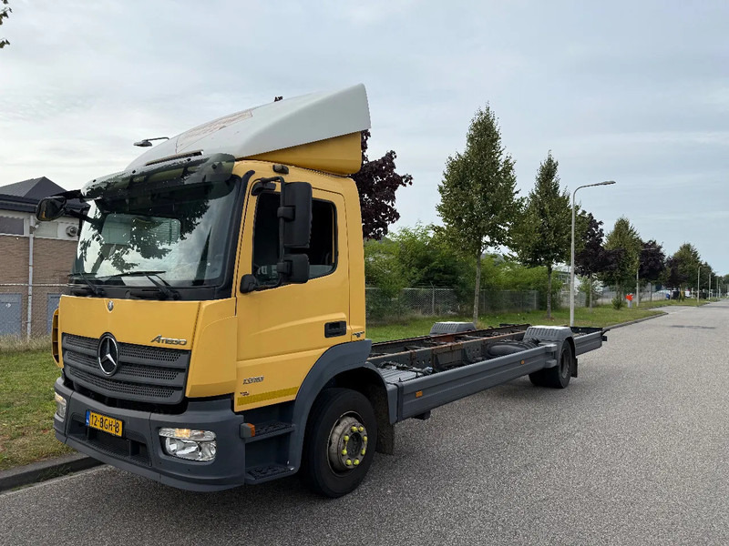 Mercedes-Benz Atego 1318 L - Camión chasis: foto 2 Mercedes-Benz Atego 1318 L - Camión chasis: foto 2