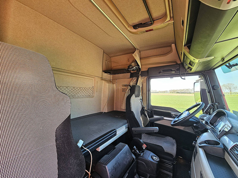 Foto del interior 2: Cabeza tractora MAN 26.460 TGX XLX 6X2/2 BLS