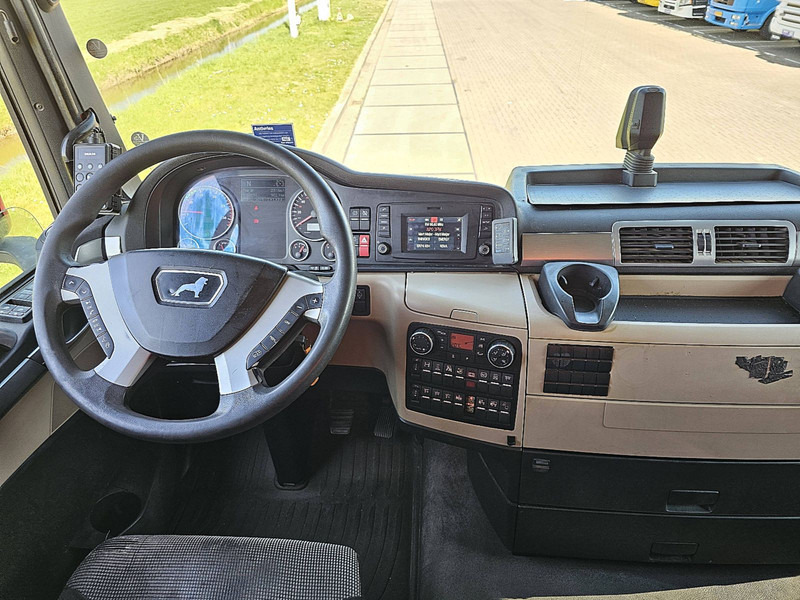 Foto del interior 1: Cabeza tractora MAN 26.460 TGX XLX 6X2/2 BLS