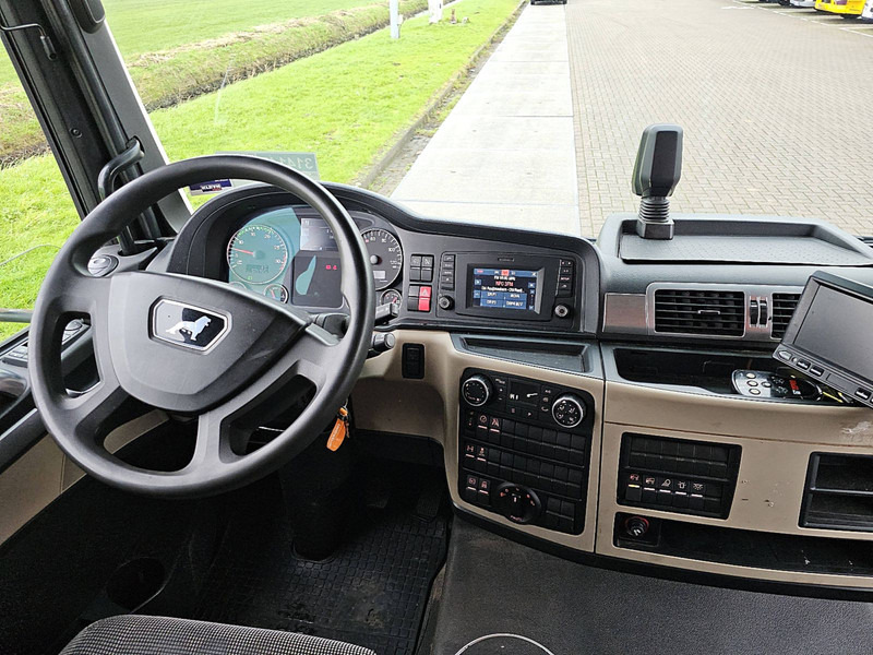 Foto del interior 1: Camión caja cerrada MAN 12.220 TGL BL 2T LIFT AIRCO