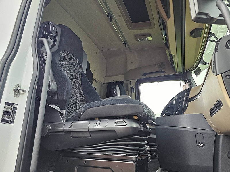 Camión caja cerrada Mercedes-Benz ACTROS 1833 DRIVING SCHOOL 65TKM: foto 7 Camión caja cerrada Mercedes-Benz ACTROS 1833 DRIVING SCHOOL 65TKM: foto 7