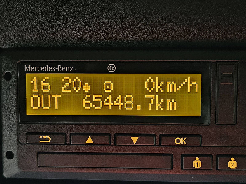 Camión caja cerrada Mercedes-Benz ACTROS 1833 DRIVING SCHOOL 65TKM: foto 9 Camión caja cerrada Mercedes-Benz ACTROS 1833 DRIVING SCHOOL 65TKM: foto 9