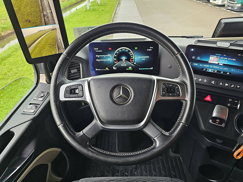 Camión caja cerrada Mercedes-Benz ACTROS 1833 DRIVING SCHOOL 65TKM: foto 13 Camión caja cerrada Mercedes-Benz ACTROS 1833 DRIVING SCHOOL 65TKM: foto 13