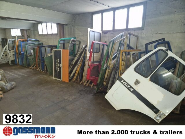 Konvolut Türen Oldtimer - Puerta y piezas para Camión: foto 1 Konvolut Türen Oldtimer - Puerta y piezas para Camión: foto 1