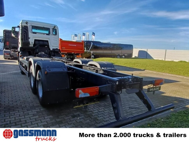 MAN TGS 33.440 6x6 BB CH, Hohe Bauart, Nebenantrieb - Camión chasis: foto 4 MAN TGS 33.440 6x6 BB CH, Hohe Bauart, Nebenantrieb - Camión chasis: foto 4