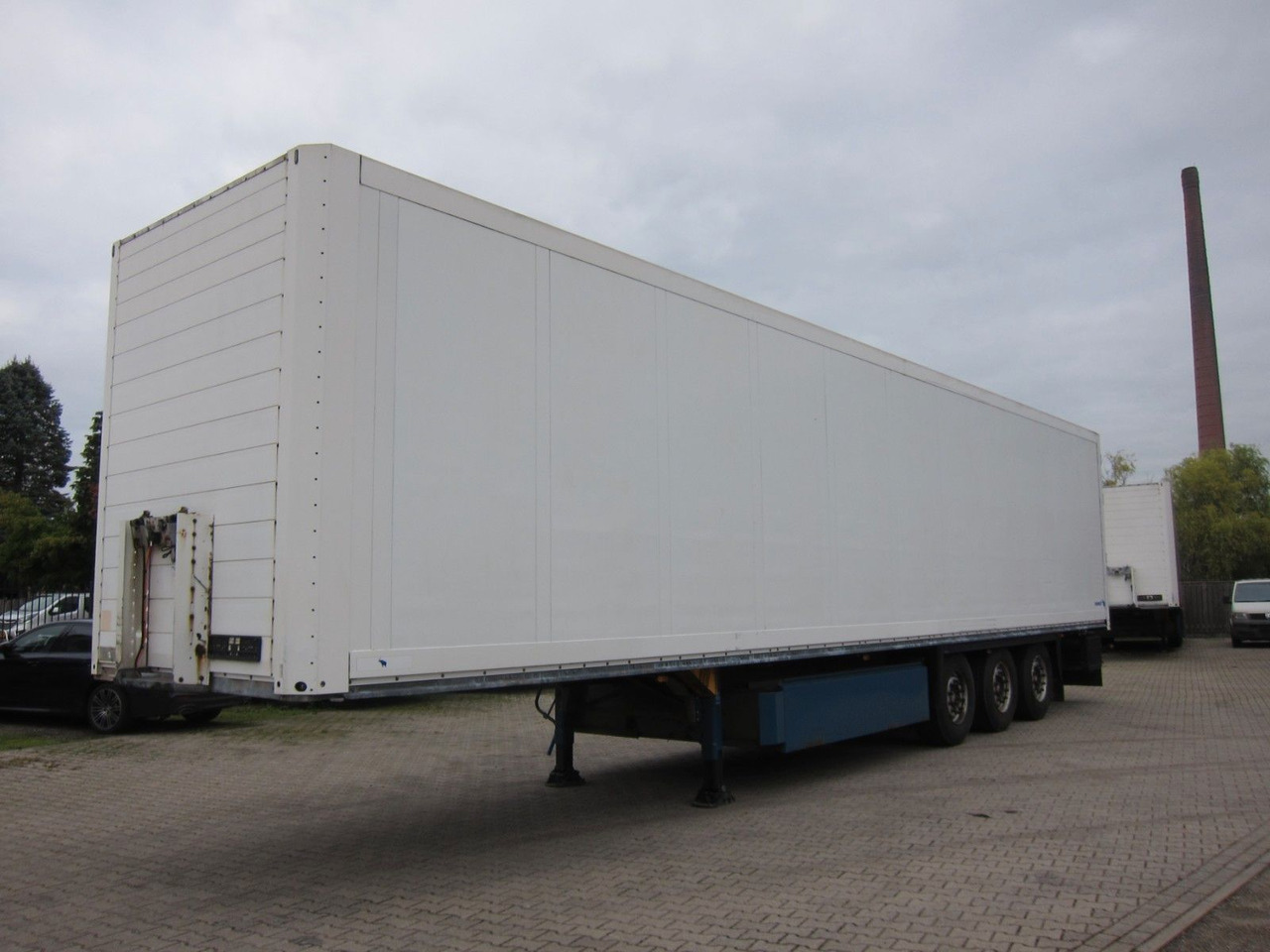 Schmitz Cargobull SKO 24 Iso-Koffer Doppelstock Lift Disc Top 2x - Semirremolque caja cerrada: foto 3 Schmitz Cargobull SKO 24 Iso-Koffer Doppelstock Lift Disc Top 2x - Semirremolque caja cerrada: foto 3