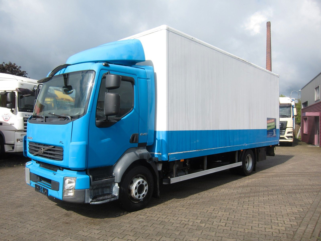 Volvo FL 240 12T Koffer KBW Manual - Camión caja cerrada: foto 2 Volvo FL 240 12T Koffer KBW Manual - Camión caja cerrada: foto 2
