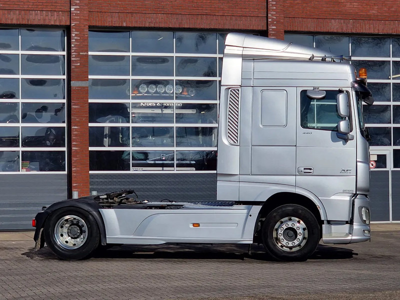 Cabeza tractora DAF XF 440 SpaceCab 4x2 - Full spoiler - Alloy wheels - Air horn - Light bar: foto 8 Cabeza tractora DAF XF 440 SpaceCab 4x2 - Full spoiler - Alloy wheels - Air horn - Light bar: foto 8