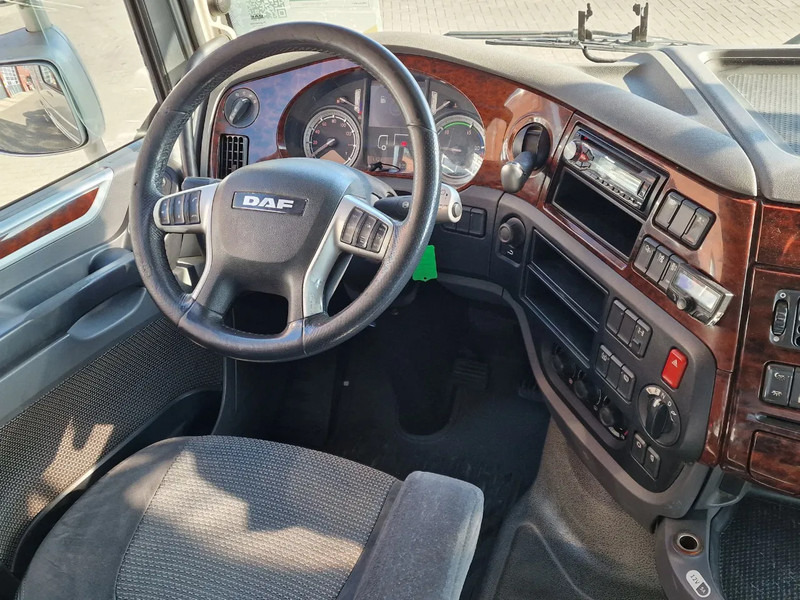 Cabeza tractora DAF XF 440 SpaceCab 4x2 - Full spoiler - Alloy wheels - Air horn - Light bar: foto 11 Cabeza tractora DAF XF 440 SpaceCab 4x2 - Full spoiler - Alloy wheels - Air horn - Light bar: foto 11