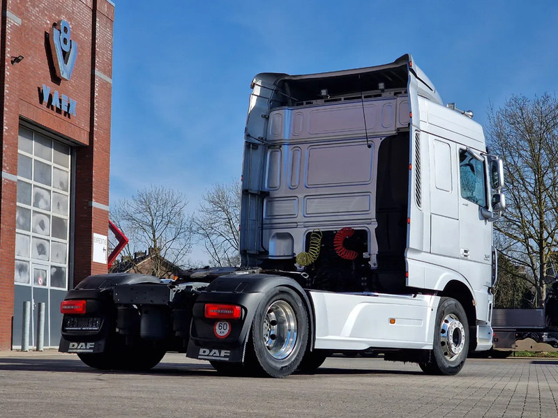 Cabeza tractora DAF XF 440 SpaceCab 4x2 - Full spoiler - Alloy wheels - Air horn - Light bar: foto 7 Cabeza tractora DAF XF 440 SpaceCab 4x2 - Full spoiler - Alloy wheels - Air horn - Light bar: foto 7