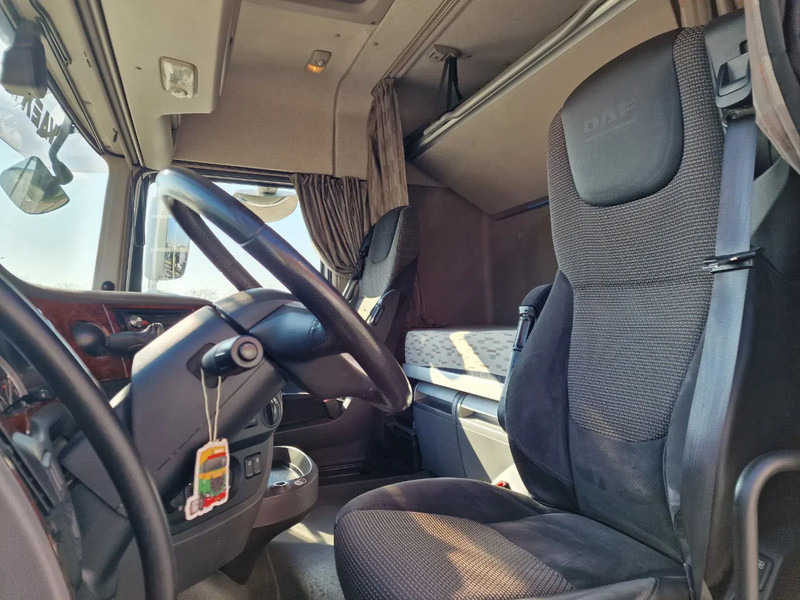 Cabeza tractora DAF XF 440 SpaceCab 4x2 - Full spoiler - Alloy wheels - Air horn - Light bar: foto 10 Cabeza tractora DAF XF 440 SpaceCab 4x2 - Full spoiler - Alloy wheels - Air horn - Light bar: foto 10