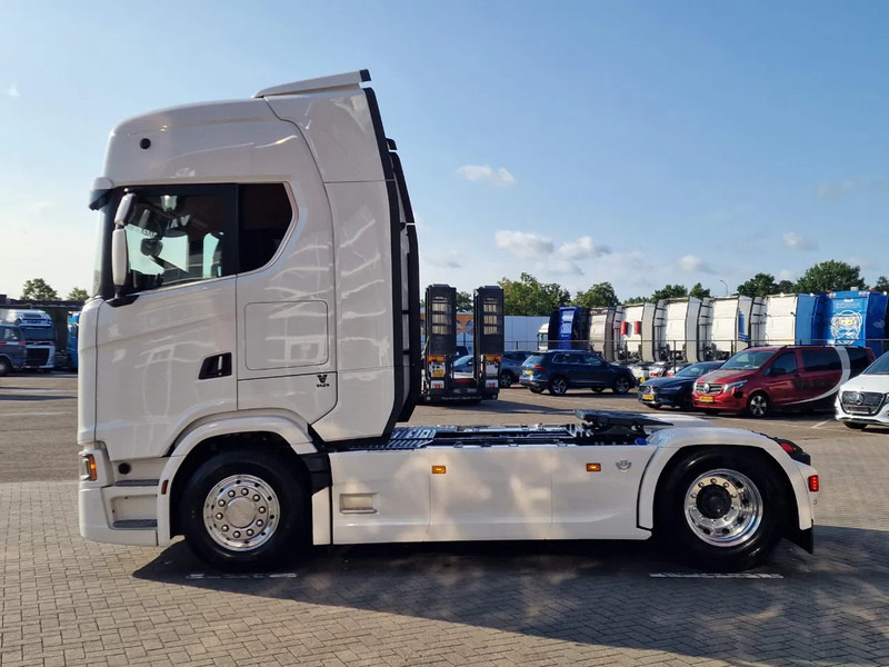 Scania 590S V8 NGS Highline 4x2 - New - Facelift - Full spec - Retarder - Leather - Full air - Cabeza tractora: foto 4 Scania 590S V8 NGS Highline 4x2 - New - Facelift - Full spec - Retarder - Leather - Full air - Cabeza tractora: foto 4