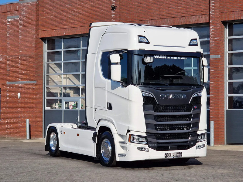 Scania 590S V8 NGS Highline 4x2 - New - Facelift - Full spec - Retarder - Leather - Full air - Cabeza tractora: foto 1 Scania 590S V8 NGS Highline 4x2 - New - Facelift - Full spec - Retarder - Leather - Full air - Cabeza tractora: foto 1