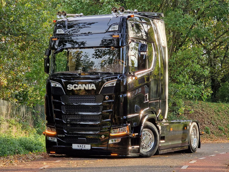 Scania 590S V8 NGS Highline 4x2 - New show truck - Full spec - Retarder - Leather - Full air - BUFFL - Cabeza tractora: foto 2 Scania 590S V8 NGS Highline 4x2 - New show truck - Full spec - Retarder - Leather - Full air - BUFFL - Cabeza tractora: foto 2