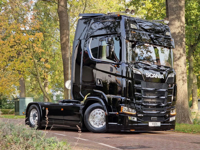 Scania 590S V8 NGS Highline 4x2 - New show truck - Full spec - Retarder - Leather - Full air - BUFFL - Cabeza tractora: foto 1 Scania 590S V8 NGS Highline 4x2 - New show truck - Full spec - Retarder - Leather - Full air - BUFFL - Cabeza tractora: foto 1