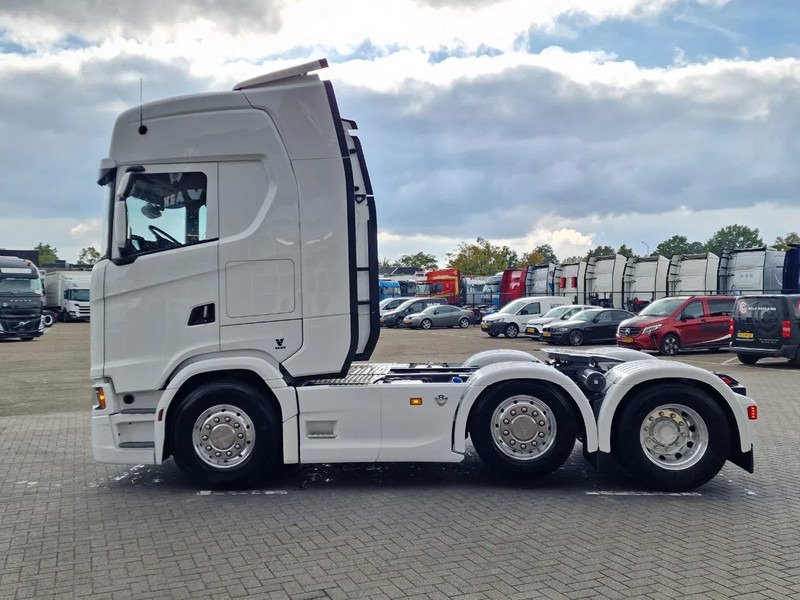 Scania 770S V8 NGS Highline 6x2/4 - New - Old dashboard - Full spec - Retarder - Night clima - Led - Leather - Navi - Cabeza tractora: foto 4 Scania 770S V8 NGS Highline 6x2/4 - New - Old dashboard - Full spec - Retarder - Night clima - Led - Leather - Navi - Cabeza tractora: foto 4