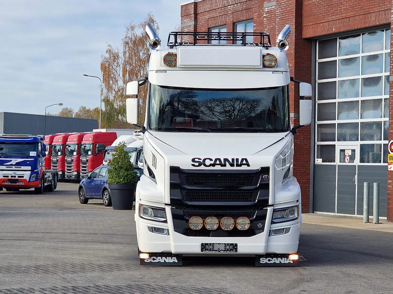 Scania T580 V8 Tuft Torpedo V8 - Custom exterior - Retarder - Full air - Show truck - Stack exhaust - Cabeza tractora: foto 3 Scania T580 V8 Tuft Torpedo V8 - Custom exterior - Retarder - Full air - Show truck - Stack exhaust - Cabeza tractora: foto 3