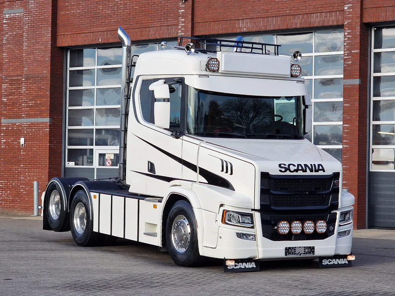 Scania T580 V8 Tuft Torpedo V8 - Custom exterior - Retarder - Full air - Show truck - Stack exhaust - Cabeza tractora: foto 2 Scania T580 V8 Tuft Torpedo V8 - Custom exterior - Retarder - Full air - Show truck - Stack exhaust - Cabeza tractora: foto 2