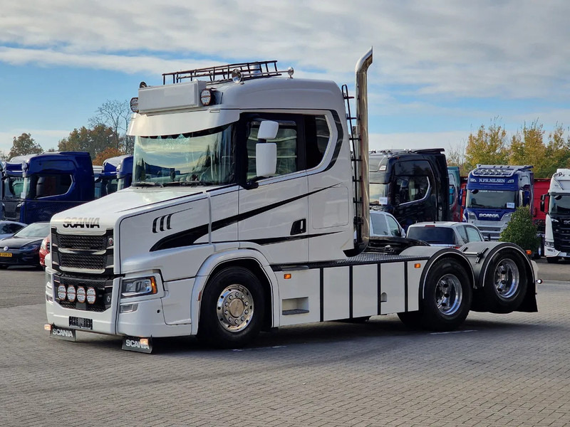 Scania T580 V8 Tuft Torpedo V8 - Custom exterior - Retarder - Full air - Show truck - Stack exhaust - Cabeza tractora: foto 4 Scania T580 V8 Tuft Torpedo V8 - Custom exterior - Retarder - Full air - Show truck - Stack exhaust - Cabeza tractora: foto 4