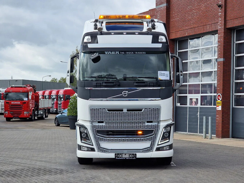 Volvo FH 16.750 Globetrotter XL 6x4 - Retarder - HUB Reduction - Low KM - Euro 5 - Cabeza tractora: foto 2 Volvo FH 16.750 Globetrotter XL 6x4 - Retarder - HUB Reduction - Low KM - Euro 5 - Cabeza tractora: foto 2