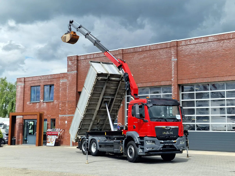 MAN TGS 26.360 6x4 Hydrodrive / Crane HMF1920K-RCS / 3 way tipper HMF / Low KM 110.700! - Camión grúa: foto 1 MAN TGS 26.360 6x4 Hydrodrive / Crane HMF1920K-RCS / 3 way tipper HMF / Low KM 110.700! - Camión grúa: foto 1