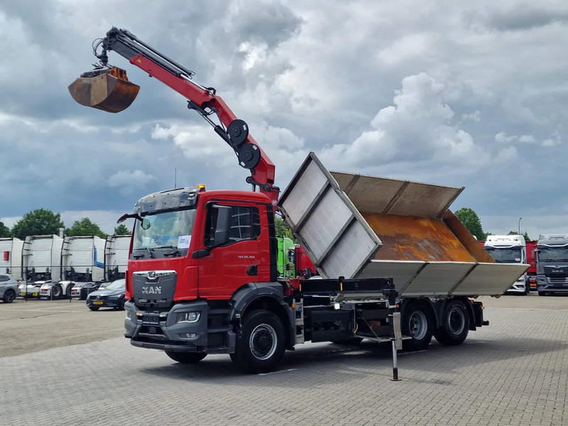 MAN TGS 26.360 6x4 Hydrodrive / Crane HMF1920K-RCS / 3 way tipper HMF / Low KM 110.700! - Camión grúa: foto 3 MAN TGS 26.360 6x4 Hydrodrive / Crane HMF1920K-RCS / 3 way tipper HMF / Low KM 110.700! - Camión grúa: foto 3