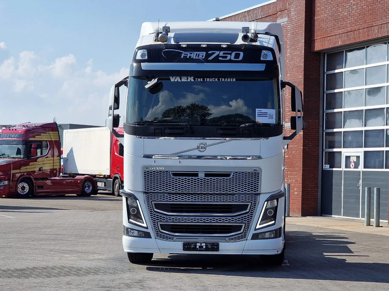 Volvo FH 16.750 Globetrotter 6x2 BDF - Retarder - HUB reduction - Euro 5 - 4.90 WB - Camión portacontenedore/ Intercambiable: foto 2 Volvo FH 16.750 Globetrotter 6x2 BDF - Retarder - HUB reduction - Euro 5 - 4.90 WB - Camión portacontenedore/ Intercambiable: foto 2