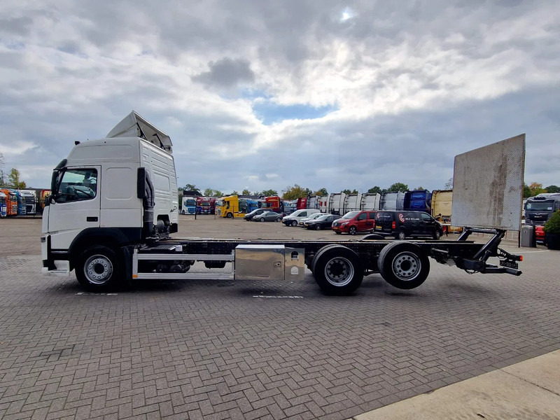 Volvo FM 380 Globetrotter 6x2 Chassis - Loadlift - 4.90 WB - Full air - Low KM - Camión chasis: foto 4 Volvo FM 380 Globetrotter 6x2 Chassis - Loadlift - 4.90 WB - Full air - Low KM - Camión chasis: foto 4