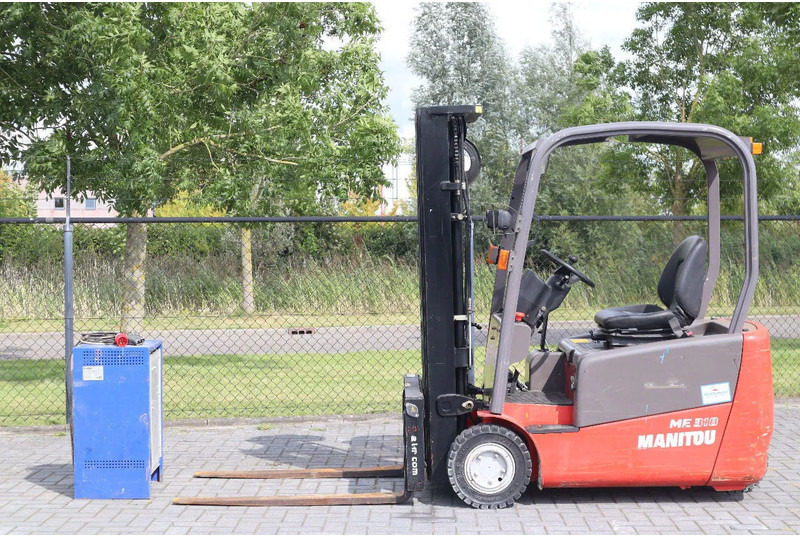 Manitou ME 318 | SIDESHIFT | FORK SPREADERS | TRIPLEX - Carretilla elevadora eléctrica: foto 1 Manitou ME 318 | SIDESHIFT | FORK SPREADERS | TRIPLEX - Carretilla elevadora eléctrica: foto 1