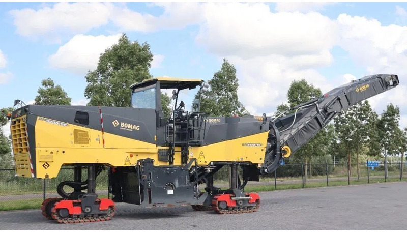 Bomag BM 2200/75 | COLD PLANER | NEW CONDITION! - Maquinaria de construcción: foto 5 Bomag BM 2200/75 | COLD PLANER | NEW CONDITION! - Maquinaria de construcción: foto 5