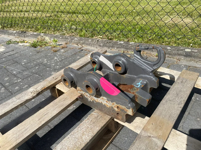 SMP S30 | HALF-AUTO QUICK COUPLER | SNELWISSEL | VOLVO EC18 - Cizalla de demolición para Maquinaria de construcción: foto 1 SMP S30 | HALF-AUTO QUICK COUPLER | SNELWISSEL | VOLVO EC18 - Cizalla de demolición para Maquinaria de construcción: foto 1