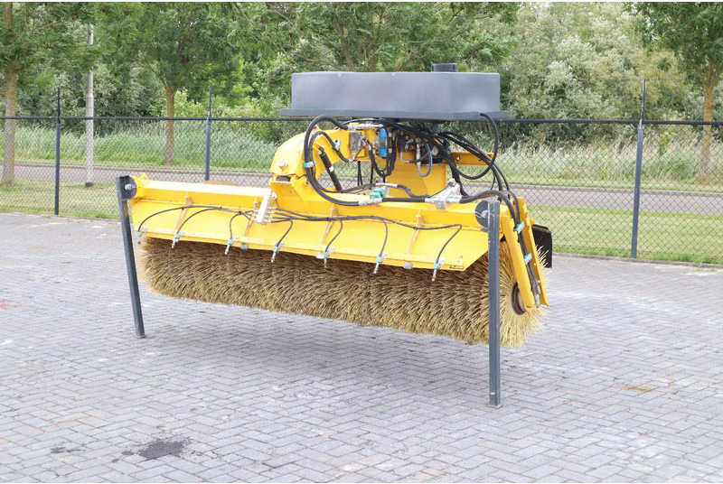 STARK RSW 3000 S | SWEEPER | BRUSH | KEHRMASCHINE | WATER SPRAY - Barredora cucharón: foto 1 STARK RSW 3000 S | SWEEPER | BRUSH | KEHRMASCHINE | WATER SPRAY - Barredora cucharón: foto 1