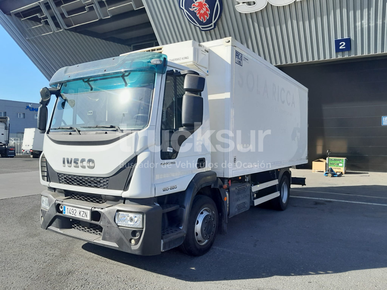 IVECO ML120E22 FRC-X - Camión caja cerrada: foto 2 IVECO ML120E22 FRC-X - Camión caja cerrada: foto 2