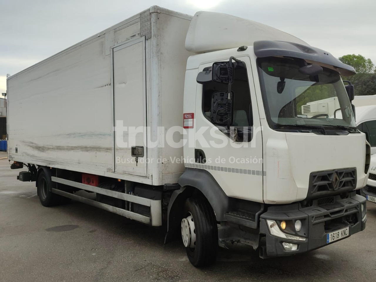 RENAULT D 14.240 - Camión caja cerrada: foto 2 RENAULT D 14.240 - Camión caja cerrada: foto 2