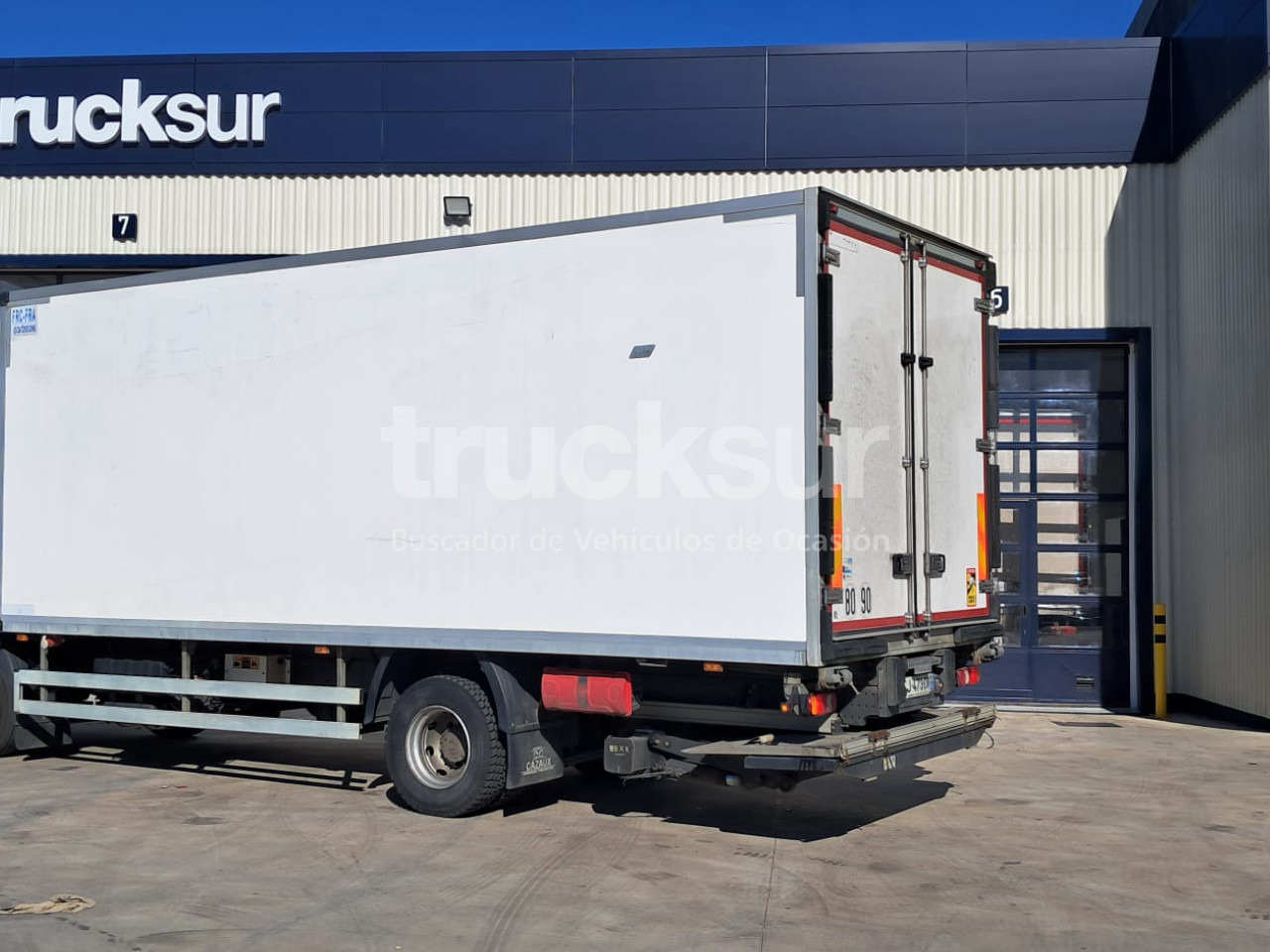 RENAULT D13.240 - Camión frigorífico: foto 3 RENAULT D13.240 - Camión frigorífico: foto 3