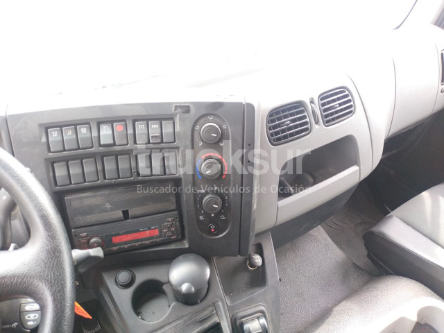 Camión caja cerrada RENAULT D16.250: foto 8