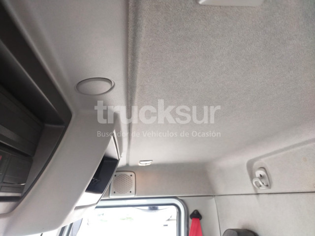 Camión caja cerrada RENAULT D16.250: foto 11