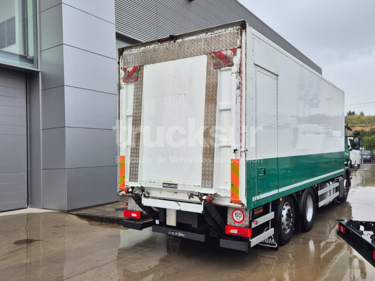 SCANIA P320.26 ejes 6x2*4 - Camión caja cerrada: foto 3 SCANIA P320.26 ejes 6x2*4 - Camión caja cerrada: foto 3