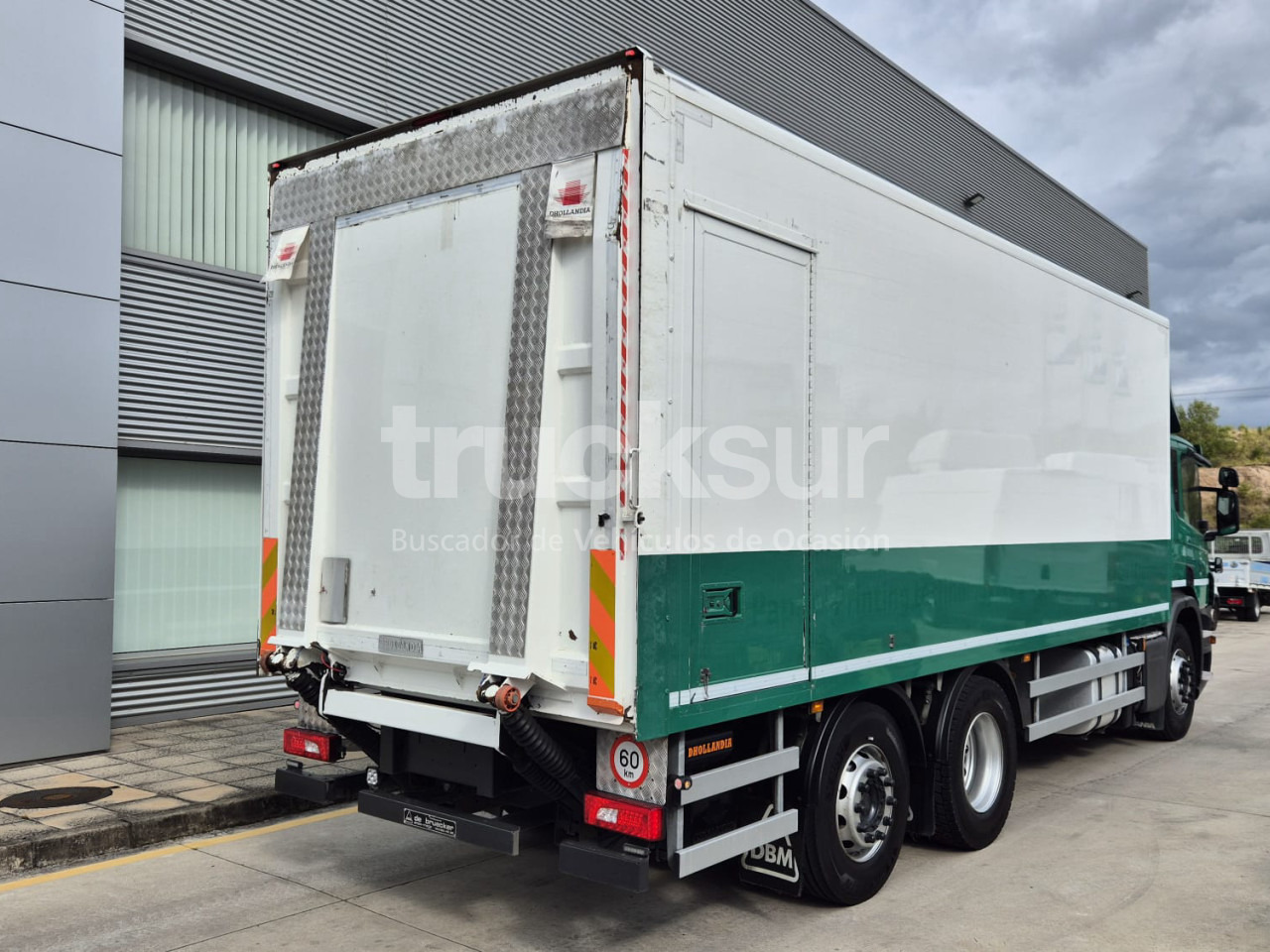SCANIA P320.26 ejes 6x2*4 - Camión caja cerrada: foto 4 SCANIA P320.26 ejes 6x2*4 - Camión caja cerrada: foto 4