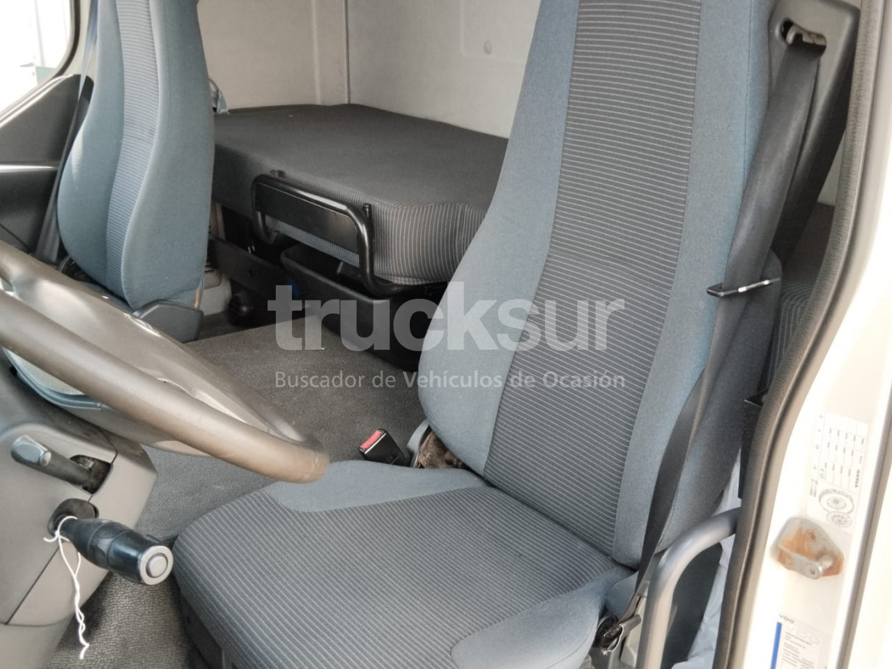 VOLVO FL290 - Camión frigorífico: foto 4 VOLVO FL290 - Camión frigorífico: foto 4